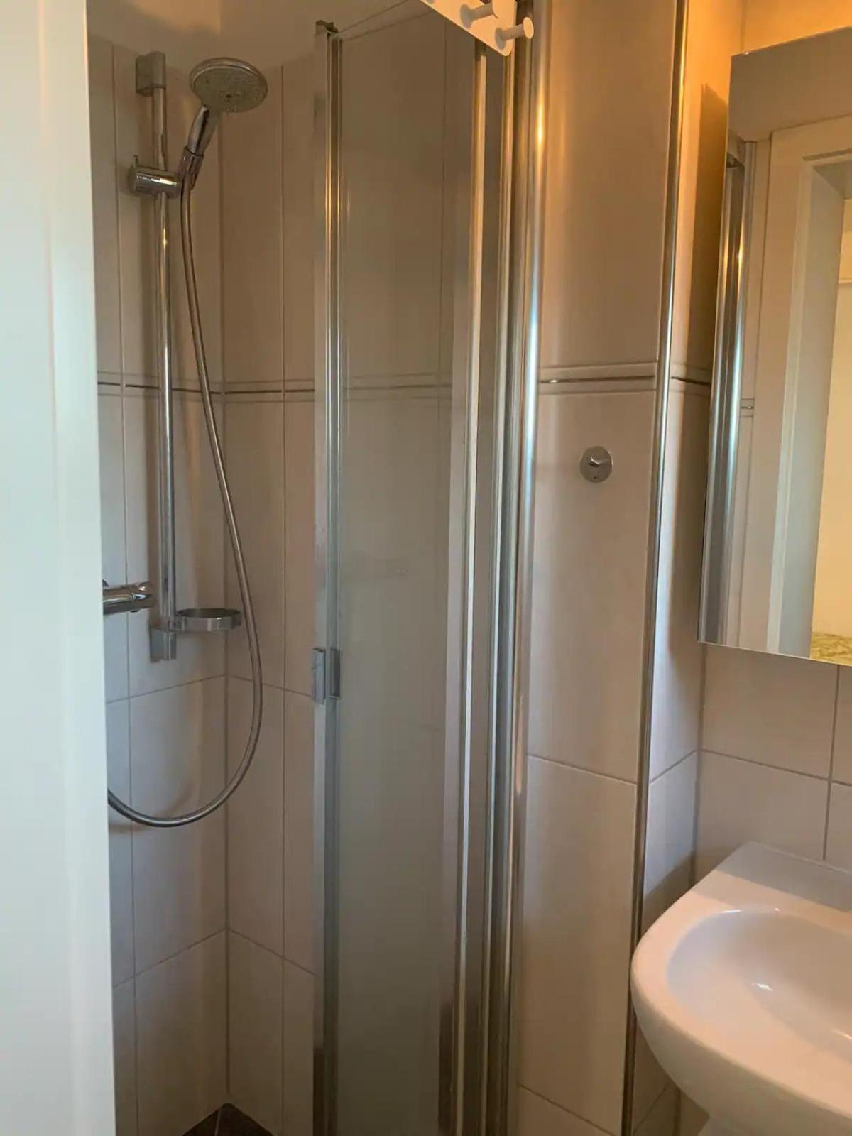Messewohnung Fuer 5 Gaeste Mit Balkon Und Lift Apartment *